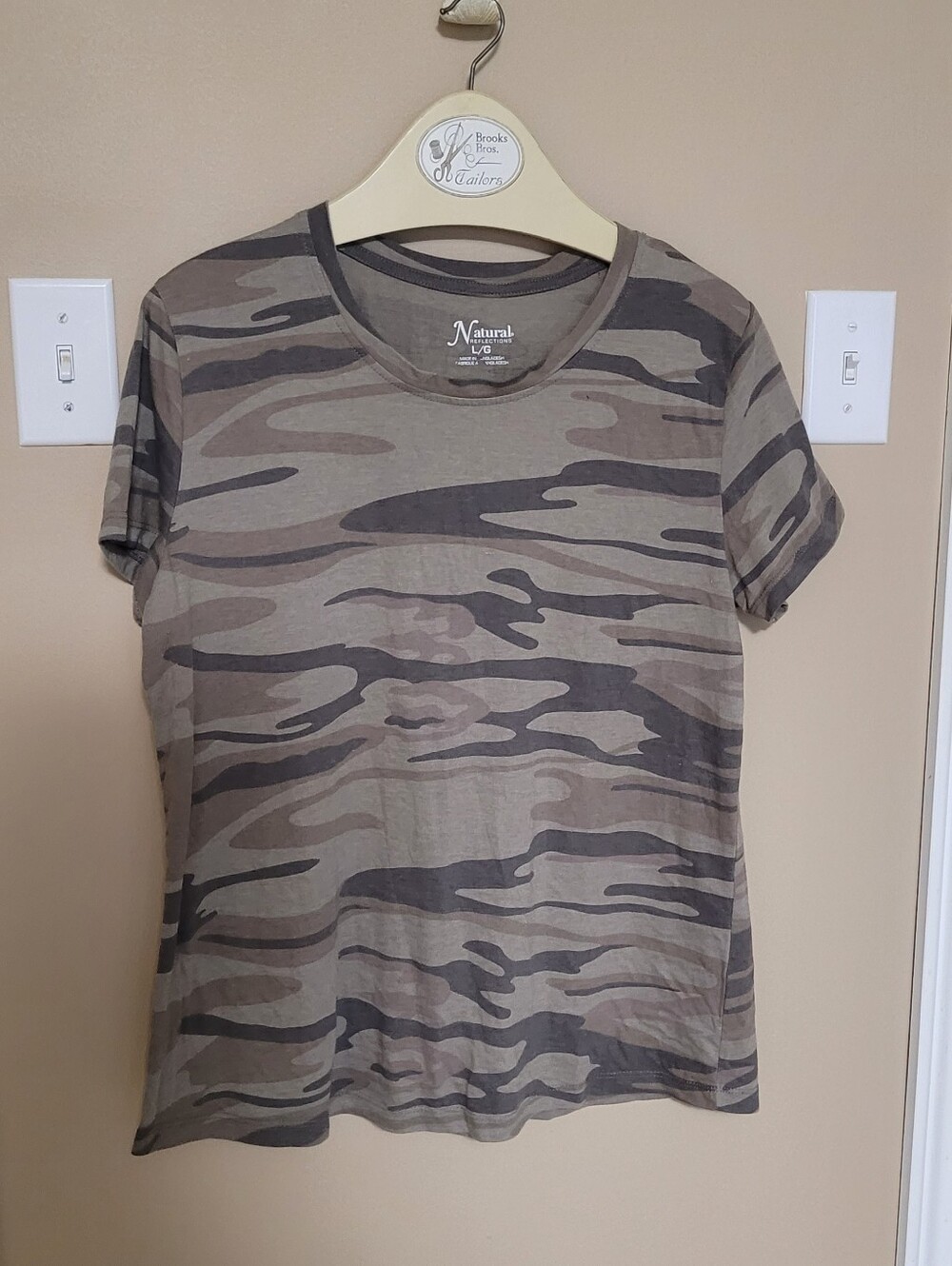 š10 for $10š Bundle and save Camo Short Sleeve Tee